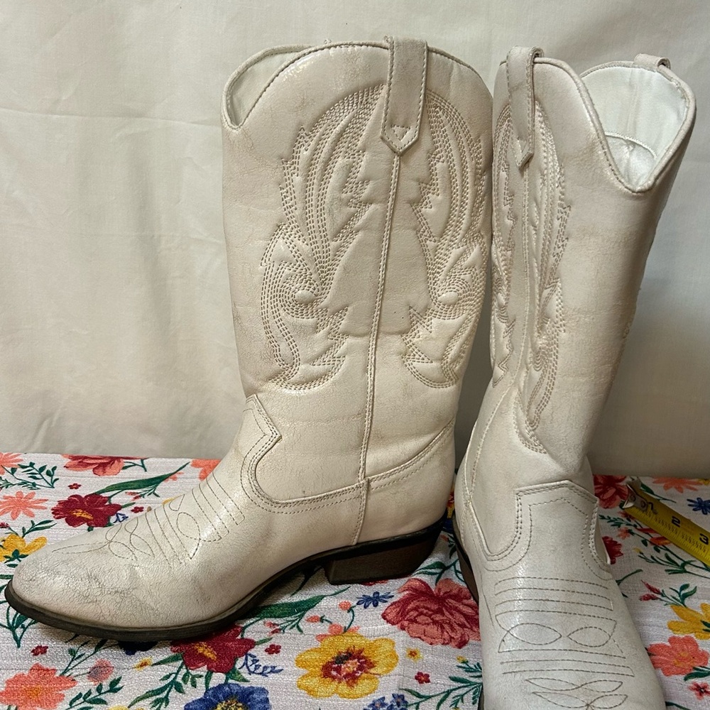Coconuts by Matisse White Cowgirl Boots